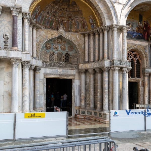 Basilika San Marco - Hochwasserschutzverglasung hat Inspektion bestanden