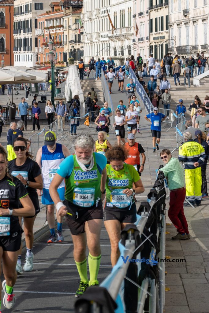 15.000 Athleten liefen für den Venedig-Marathon 2022