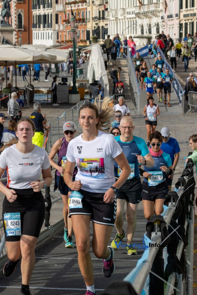 15.000 Athleten liefen für den Venedig-Marathon 2022