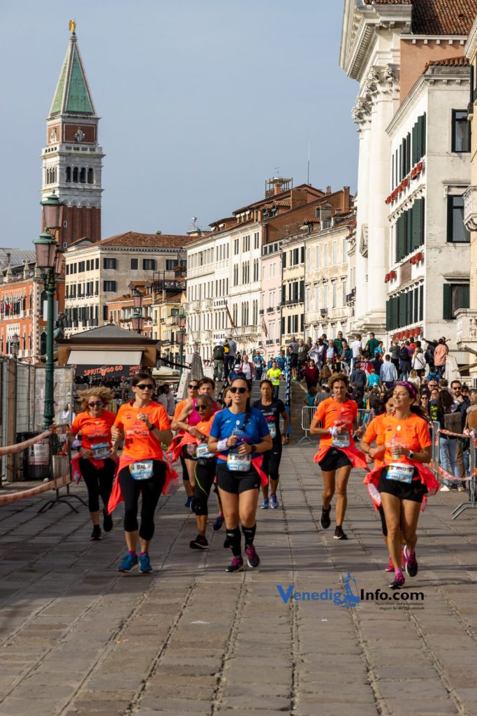 15.000 Athleten liefen für den Venedig-Marathon 2022
