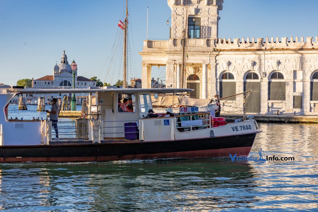 Entdecken Sie den Canal Grande mit dem Vaporetto