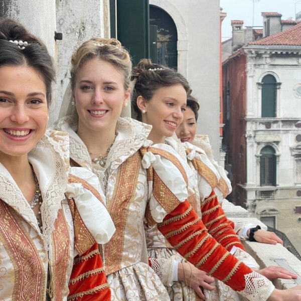 Venedig präsentiert die 12 Marien des Karnevals 2023