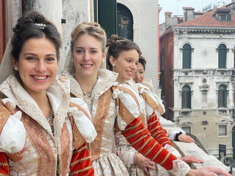 Venedig präsentiert die 12 Marien des Karnevals 2023