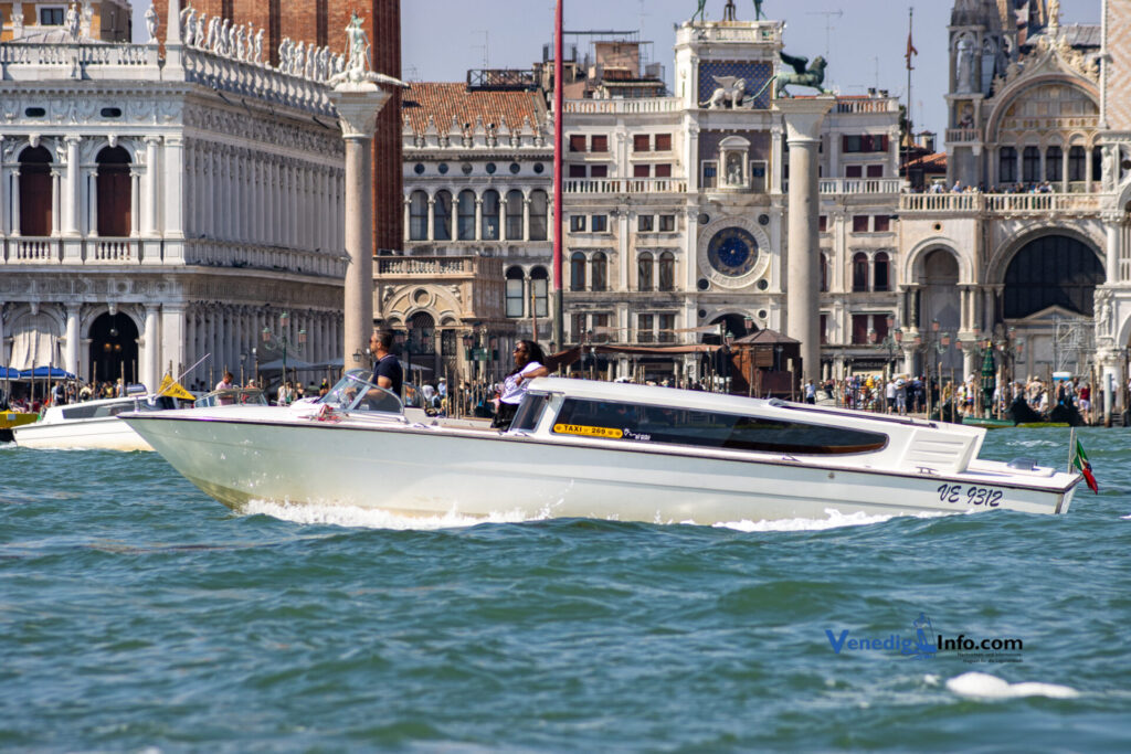 Wie komme ich vom Flughafen Marco Polo nach Venedig?