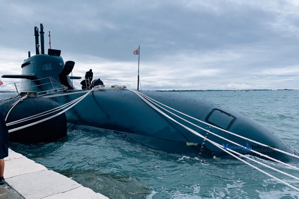 Was macht ein U-Boot in Venedig?