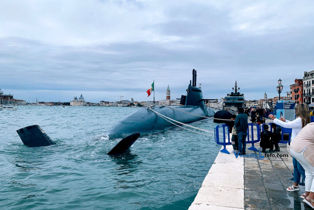 Was macht ein U-Boot in Venedig?