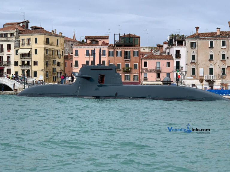 Was macht ein U-Boot in Venedig?