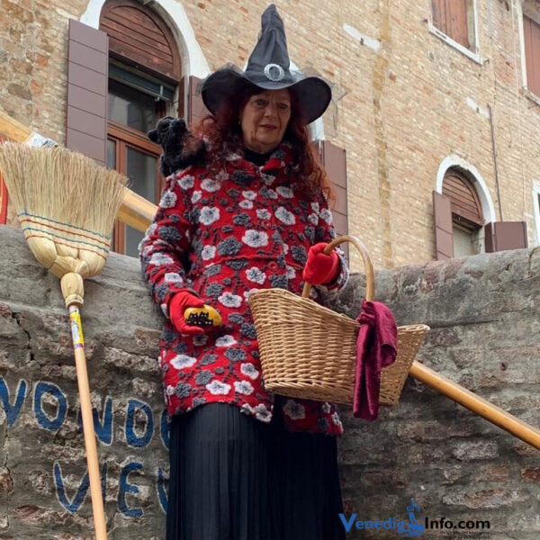 Venedig - die Hexe Befana ist im Anflug