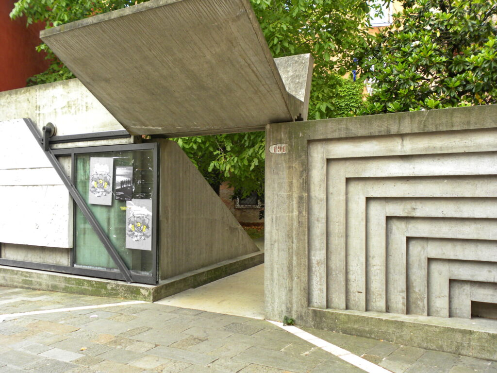 100 Dinge über Venedig - Eingang zur Architektur-Universität IUAV