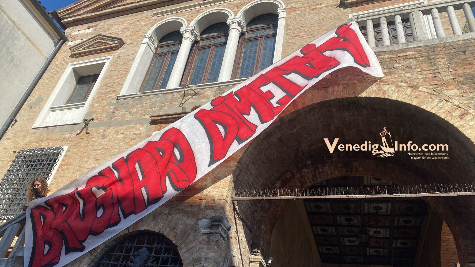 Rücktrittsforderungen gegen Bürgermeister von Venedig - große Demo in Mestre