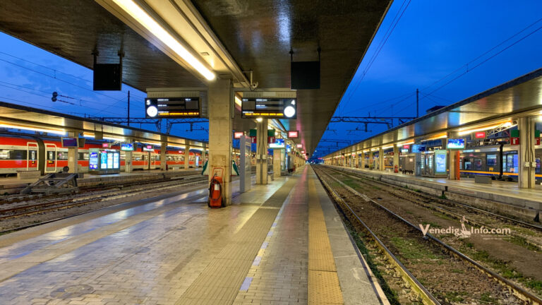 Der Bahnhof Venezia Santa Lucia