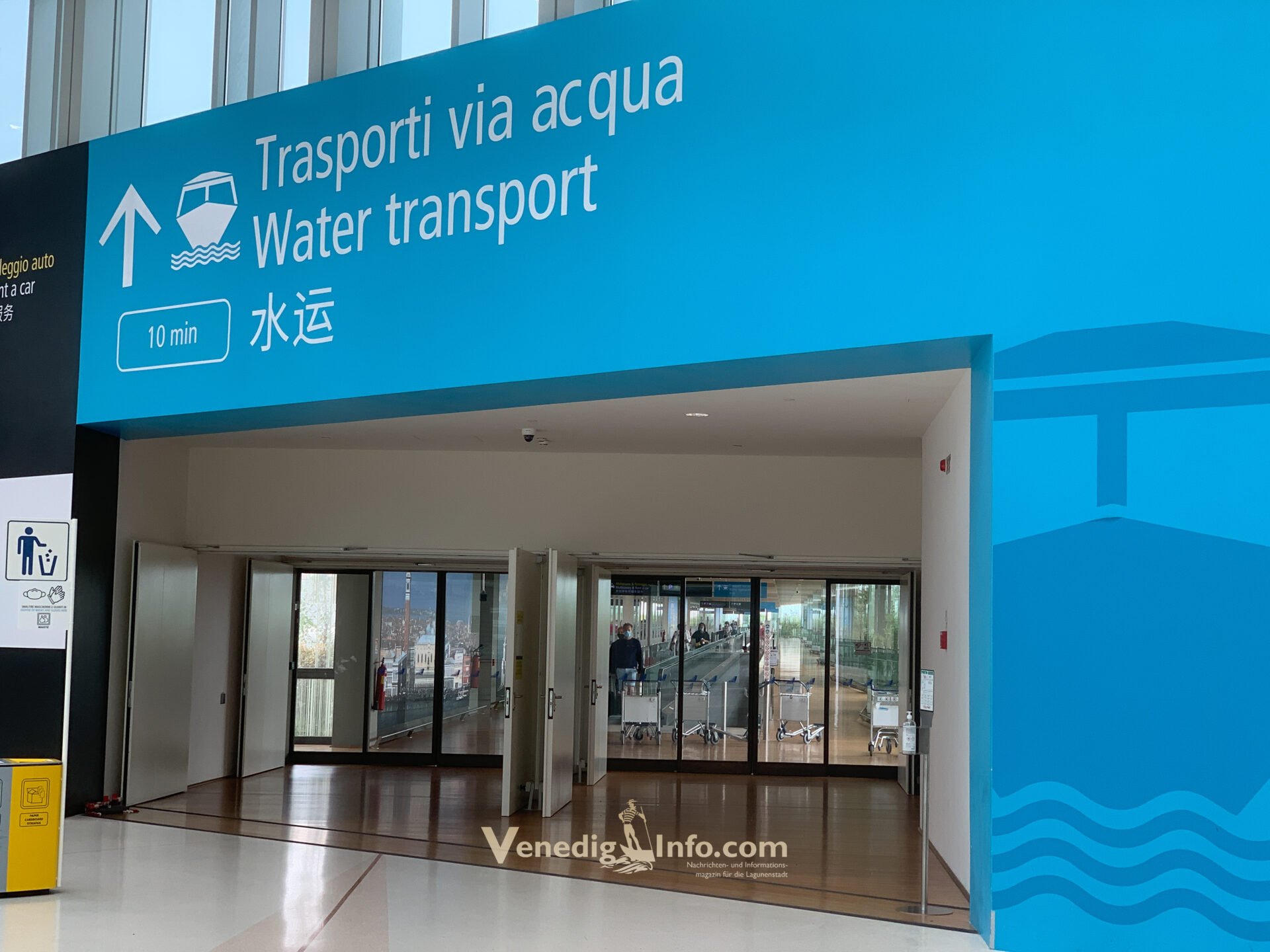 Transfer nach Venedig Flughafen Marco Polo Venedig. Übergang zu den Wassertaxis und Fährverbindungen nach Venedig.